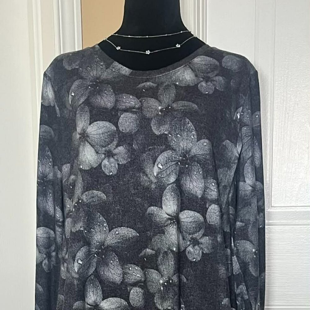 Beautiful Grey and White Long Dress with Pockets (E10) - Picture 2 of 5